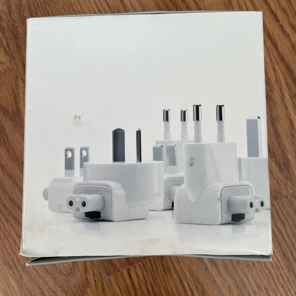 NEW IN BOX Apple World Travel Adapter Kit M8794G/B with 6 adapters